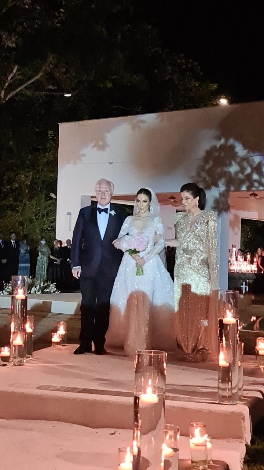 Deborah con sus padres