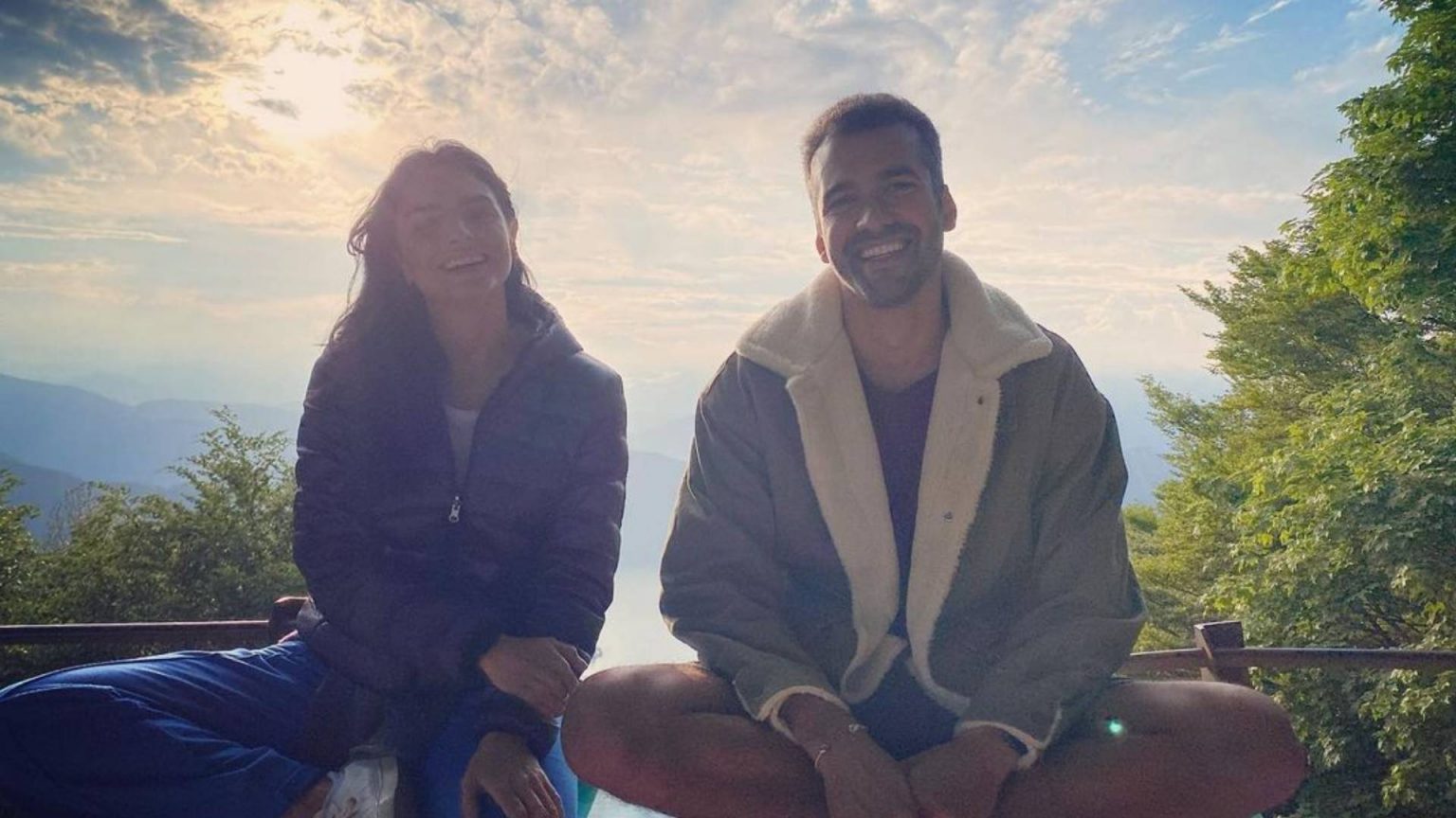 Aislinn Derbez y Jonathan Kubben