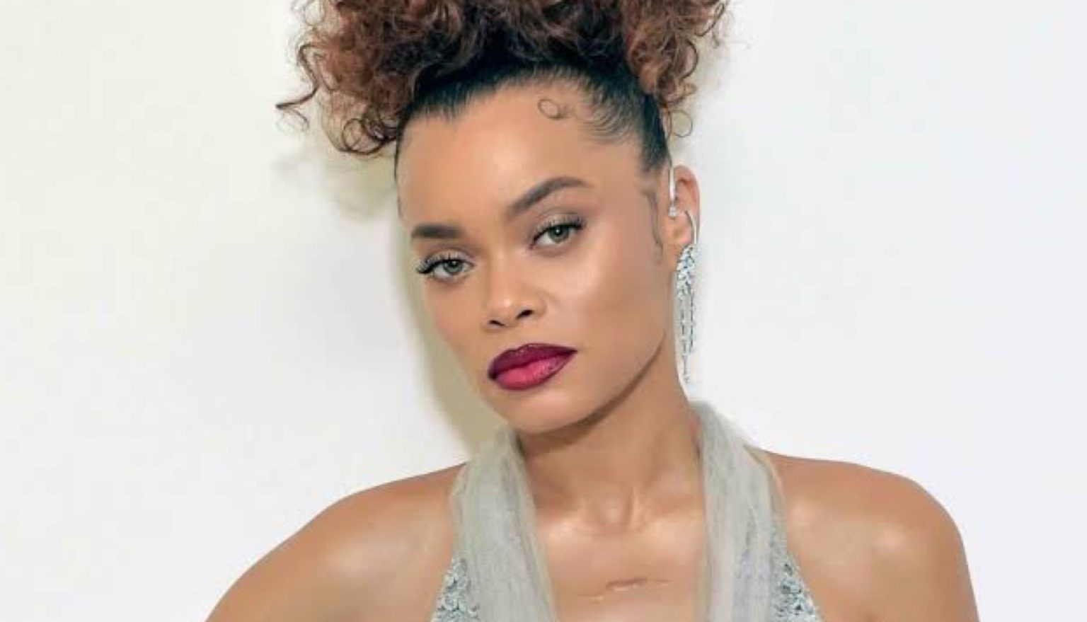 Andra Day habló sobre los rumores que la relacionan con Brad Pitt