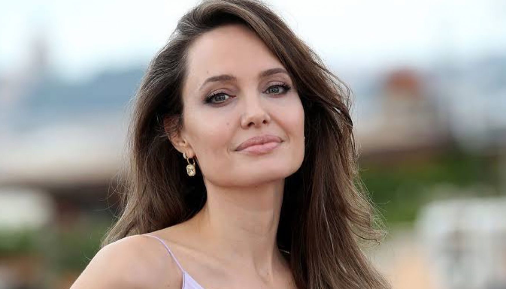 Angelina Jolie celebra su cumpleaños mientras planea venganza contra Brad Pitt