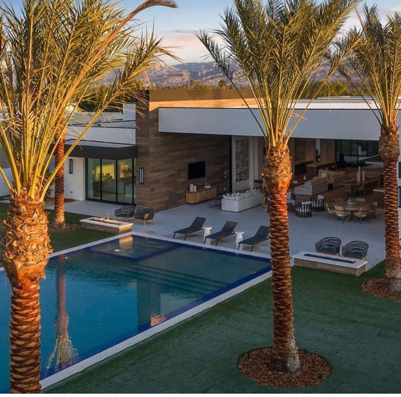 Mansion Kourtney