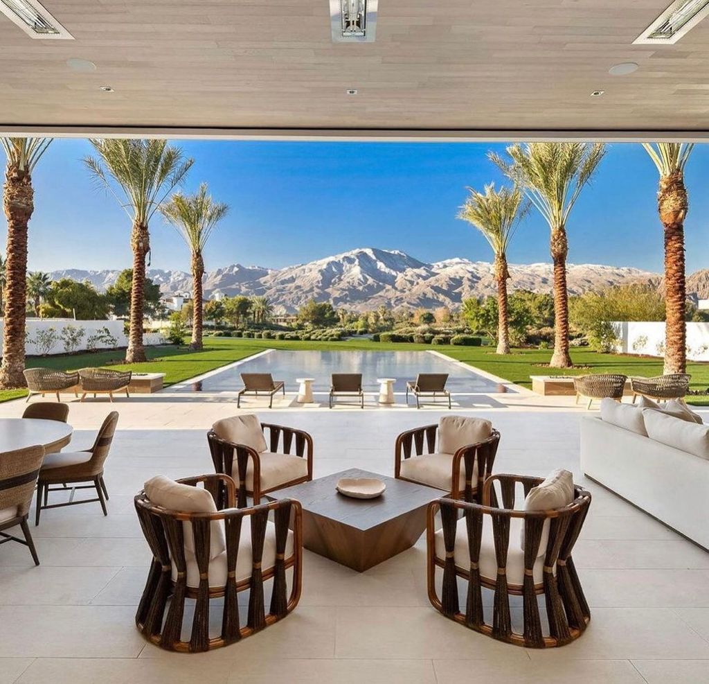 Mansion Kourtney