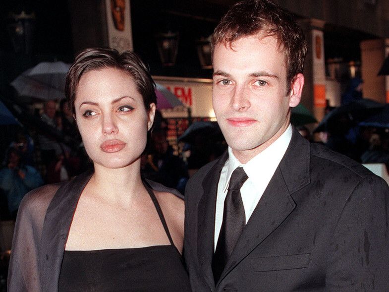 Angelina con Johnny Lee Miller