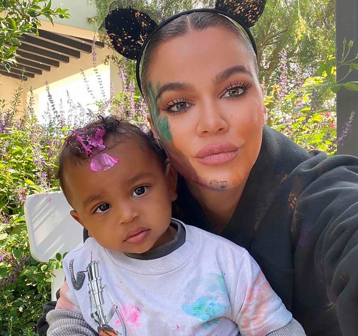 Khloé Kardashian con su hija True