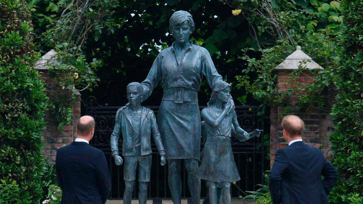 Estatua-Diana-William-y-Harry