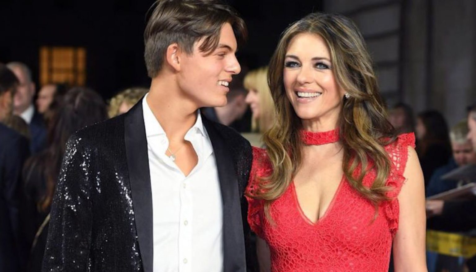 Elizabeth Hurley, la fuerza que la impulsa a buscar justicia para su hijo Damian