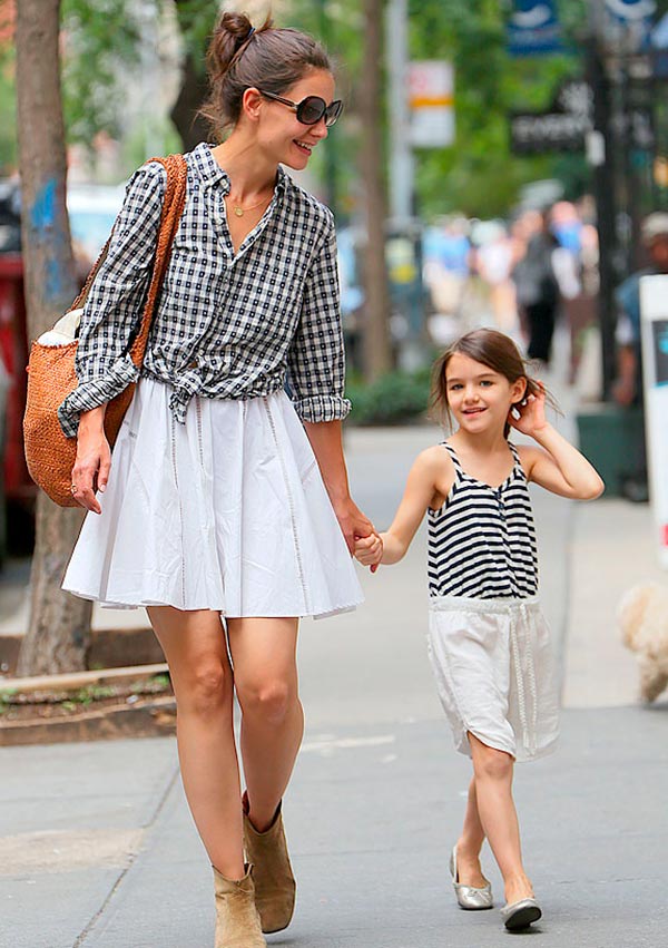 Katie-Holmes-Suri-Cruise-blanco-y-negro