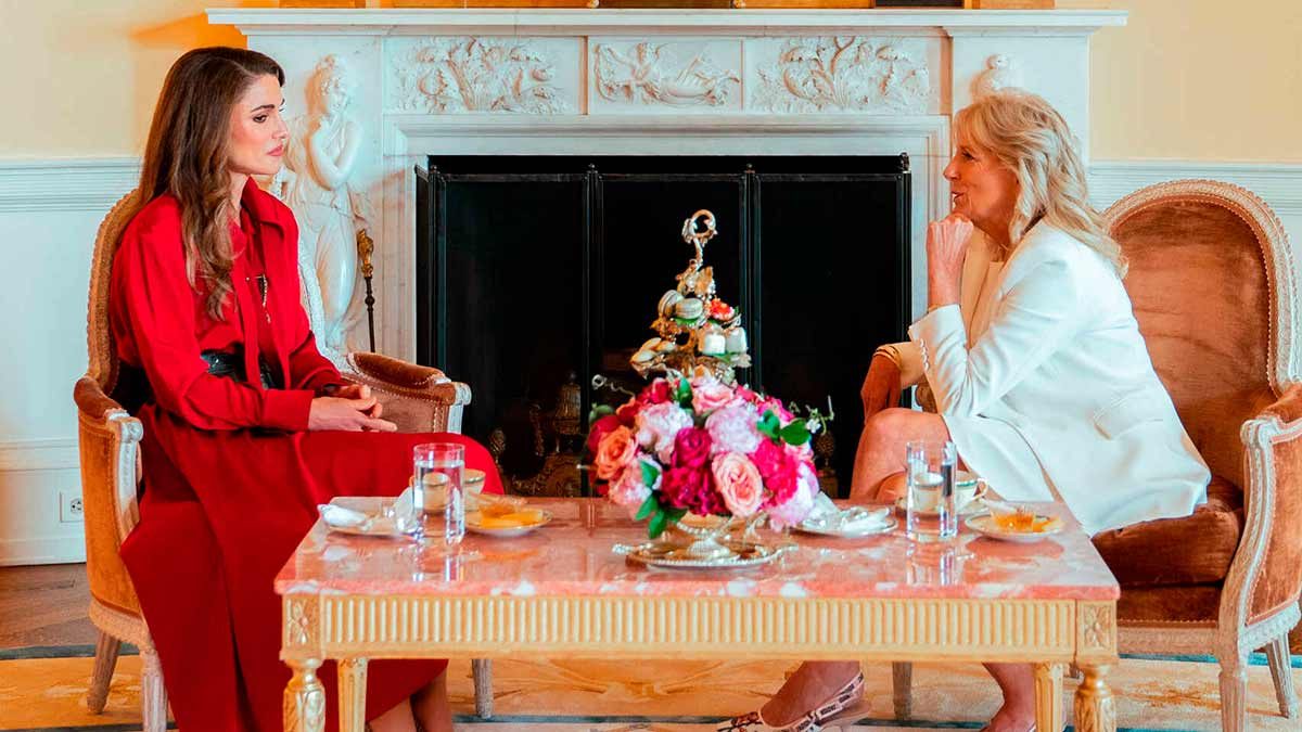 Rania-y-Jill-Biden-tomando-te