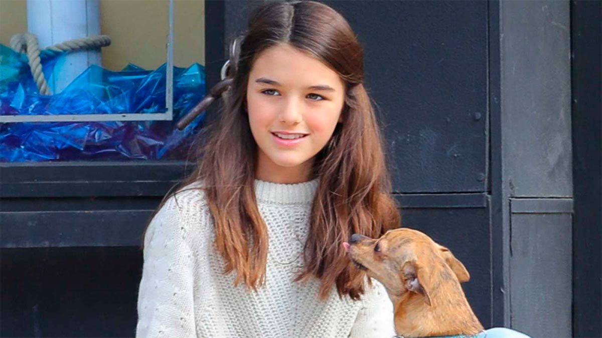 ¡Ya creció! Suri Cruise dejó de ser niña y adopta el estilo de su mamá, Katie Holmes