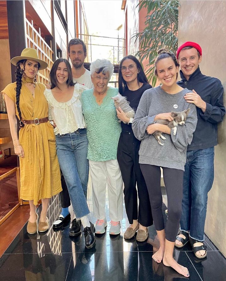 Demi Moore con su familia de vacaciones