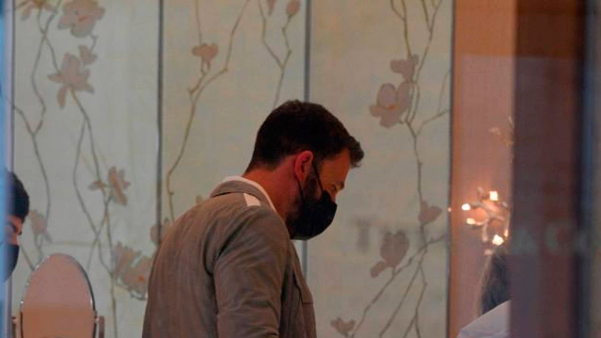 Ben Affleck ya busca anillo de compromiso para JLo en Tiffany & Co.