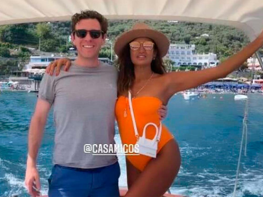 Jack-Brooksbank-y-modelo-en-capri