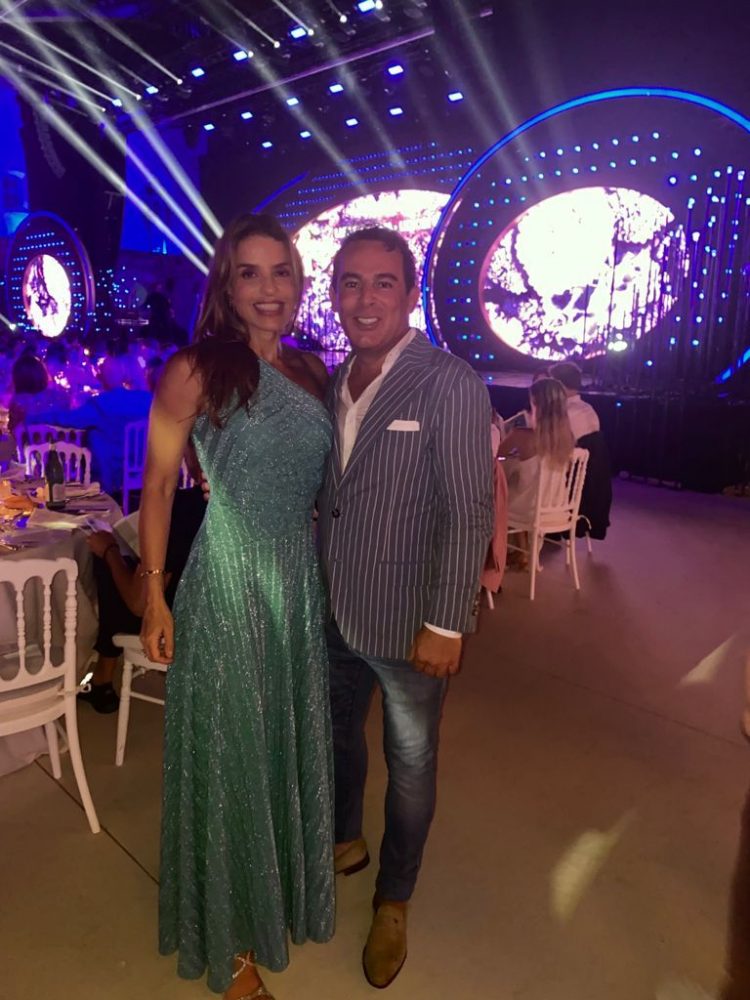 Eugenio López, presidente de Fundación Jumex, acompañado de Rossana Vergara