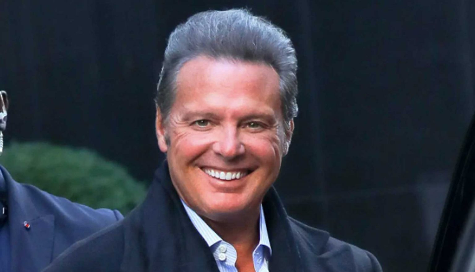 Luis Miguel reaparece sonriente después de dos años sin dejarse ver