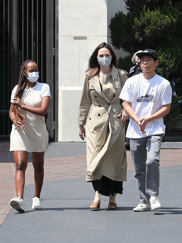 Angelina con sus hijos Zahara y Pax
