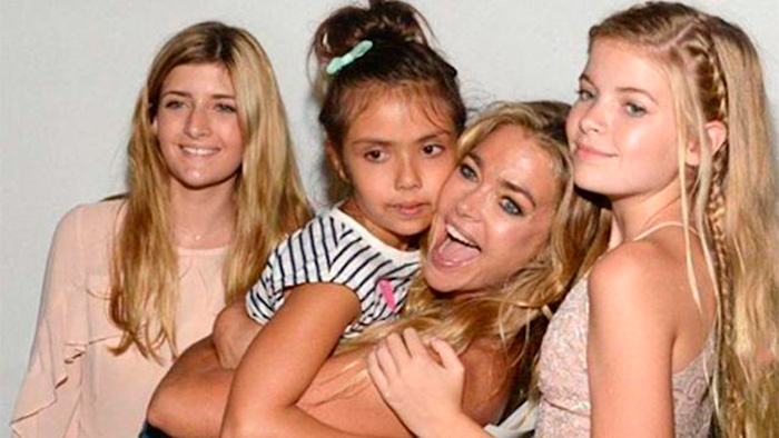 Denisse-Richards-y-sus-hijas