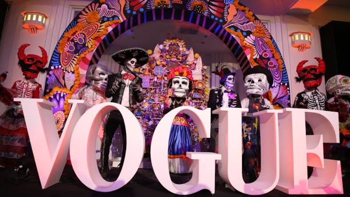 Karla Martínez, directora editorial de VOGUE México y LATAM, nos platica sobre la Gala de Día de Muertos