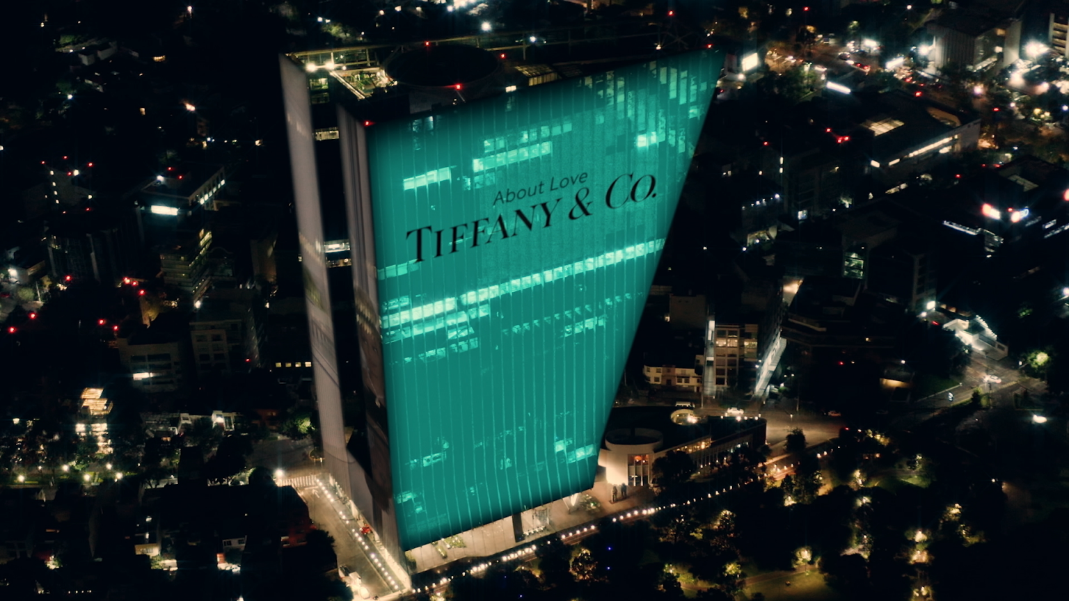 Tiffany & Co.  enciende la Torre Virreyes con la campaña #AboutLove