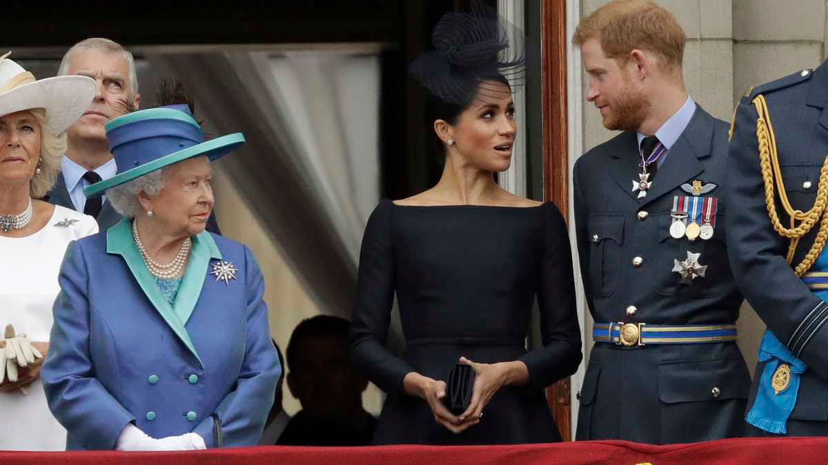 Gesto de mal gusto de Isabel II obligó a Harry y Meghan a dejar Reino Unido