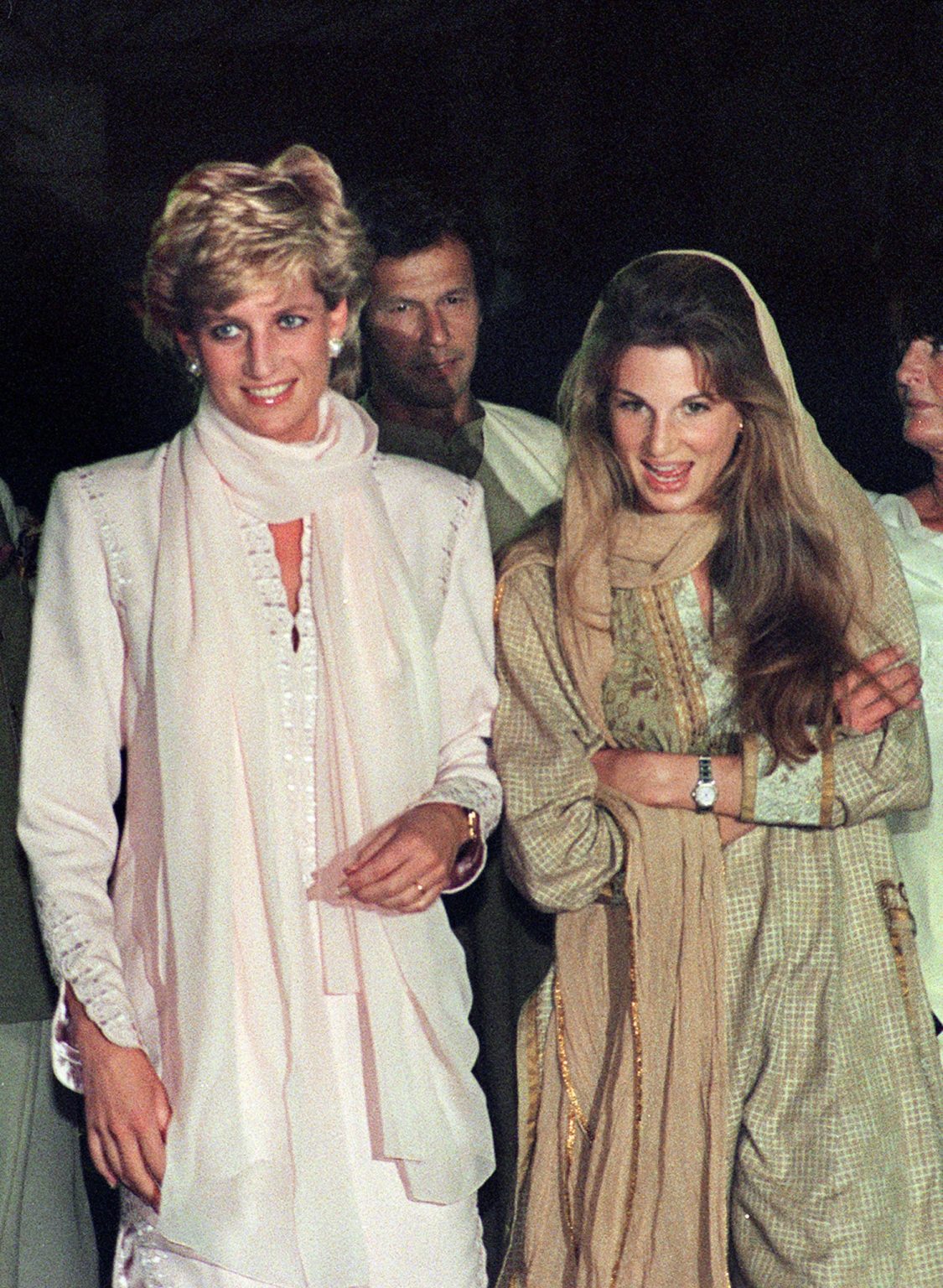 Diana Spencer y Jemima Khan en un viaje en Pakistán. 