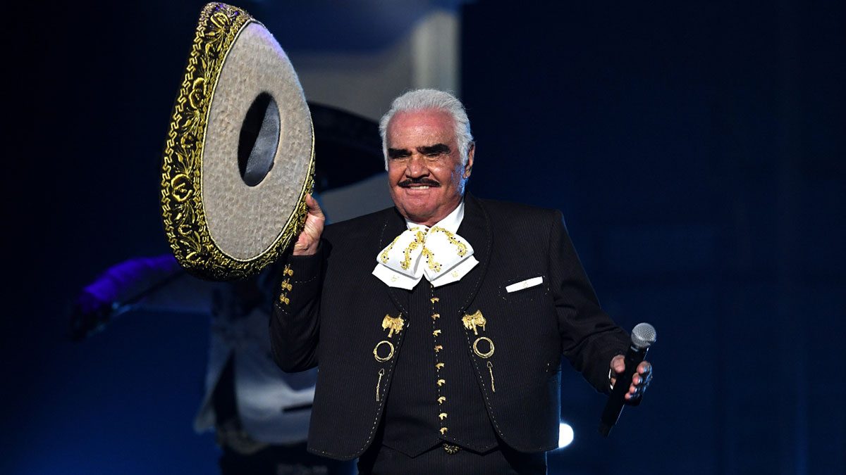 Vicente Fernandez. Celebridades que murieron en 2021.