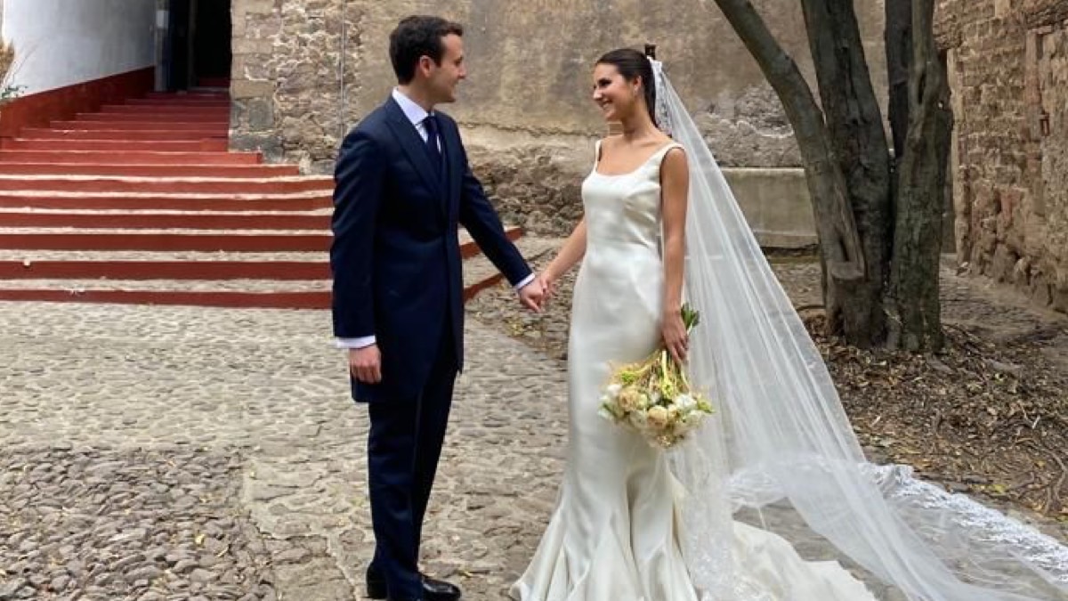 Paloma Arce y Santiago Hevia celebran su boda religiosa en el Museo Hacienda Santa Mónica