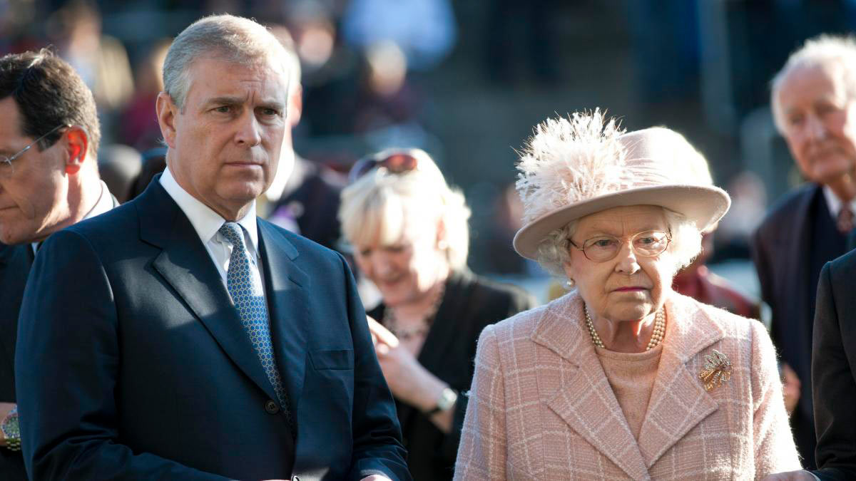 Reina Isabel II despoja al príncipe Andrés de sus títulos reales tras fallo en su contra