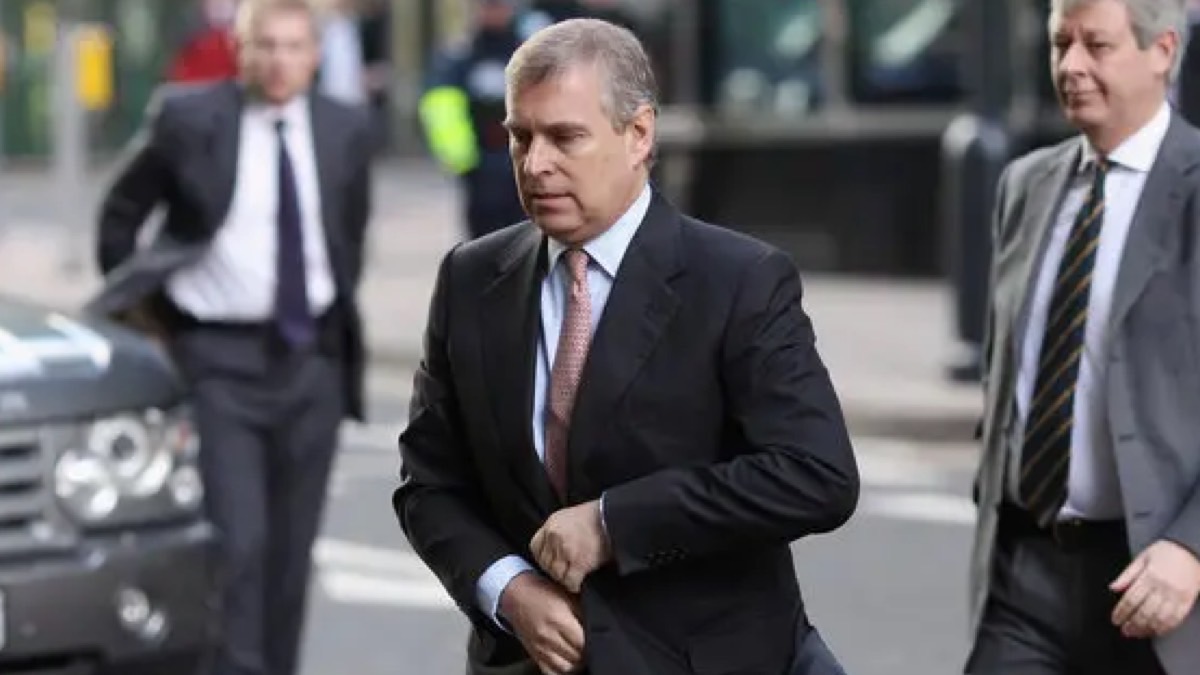 El lío del príncipe Andrés de Inglaterra continúa tras el caso de Jeffrey Epstein