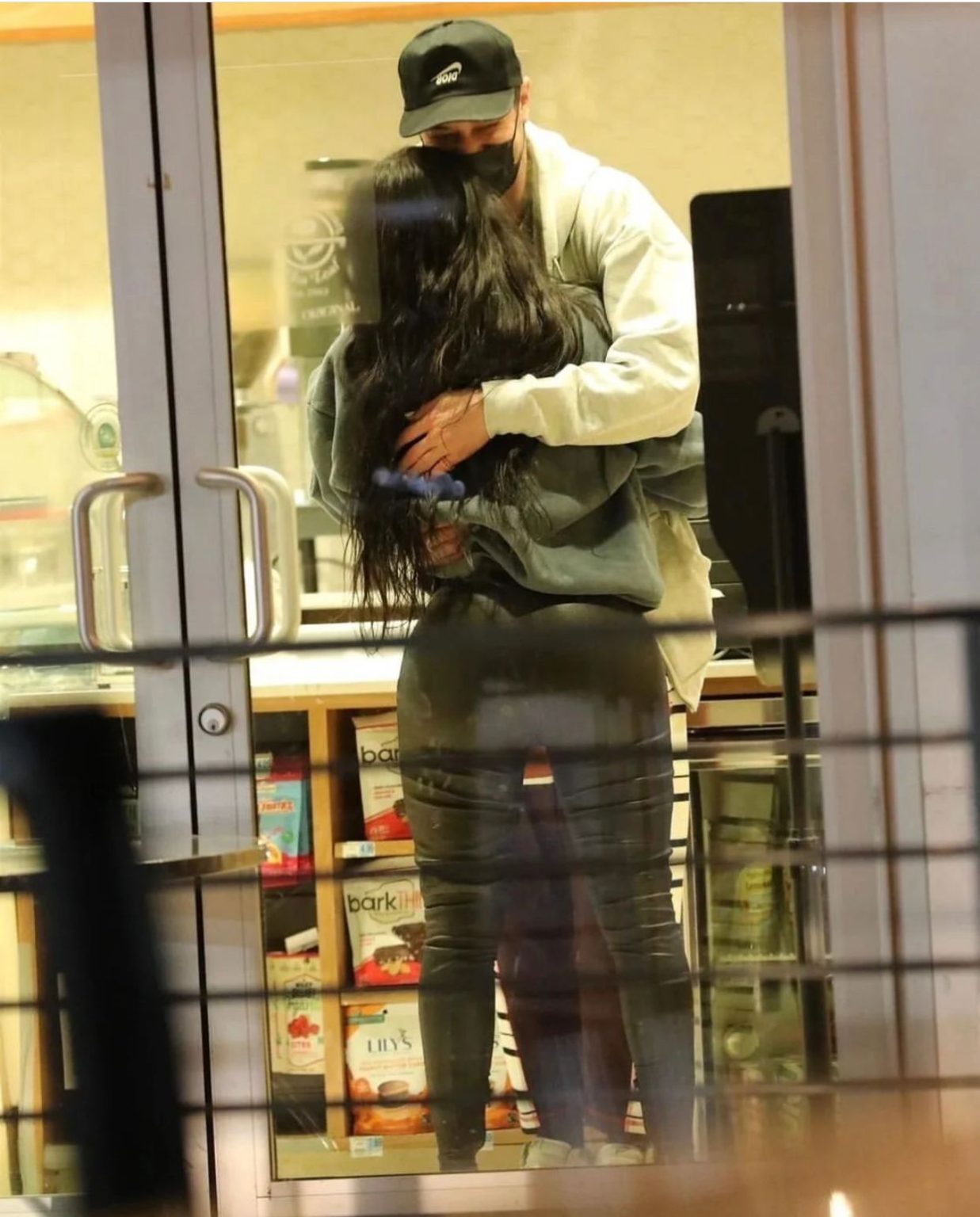 Kim y Pete tienen muestras de amor en público en LA