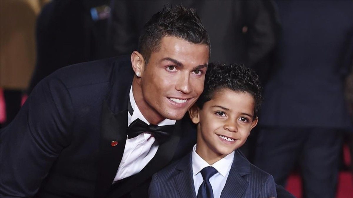 Cristiano Ronaldo y Cristiano Ronaldo Jr. Se dice que el hijo del futbolista podría jugar en la selección mexicana de futbol.