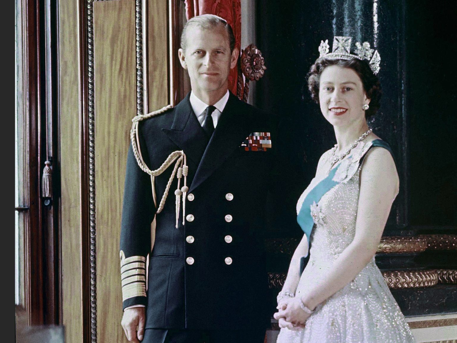 El príncipe Felipe y la reina Isabel II. 