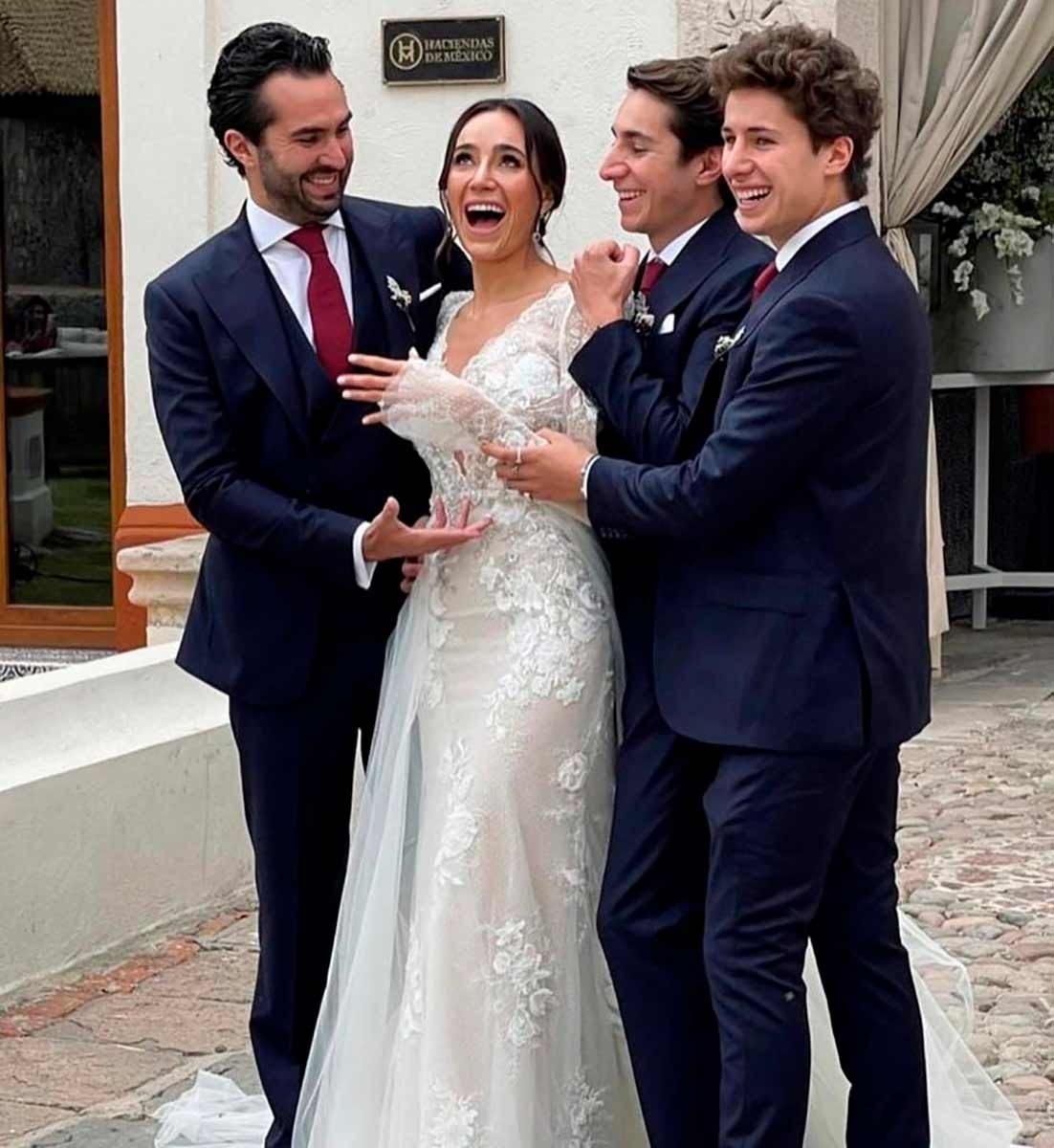 Pau Zurita y sus hermanos