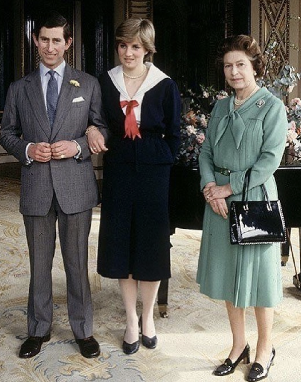 Principe Carlos, Lady Di y la reina Isabek II