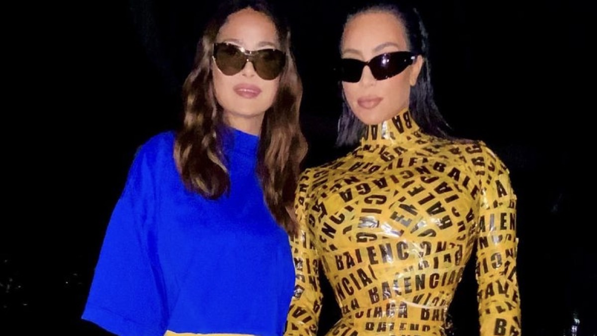 Salma Hayek asiste en familia a la presentación de la nueva colección de Balenciaga en ‘Paris Fashion Week’