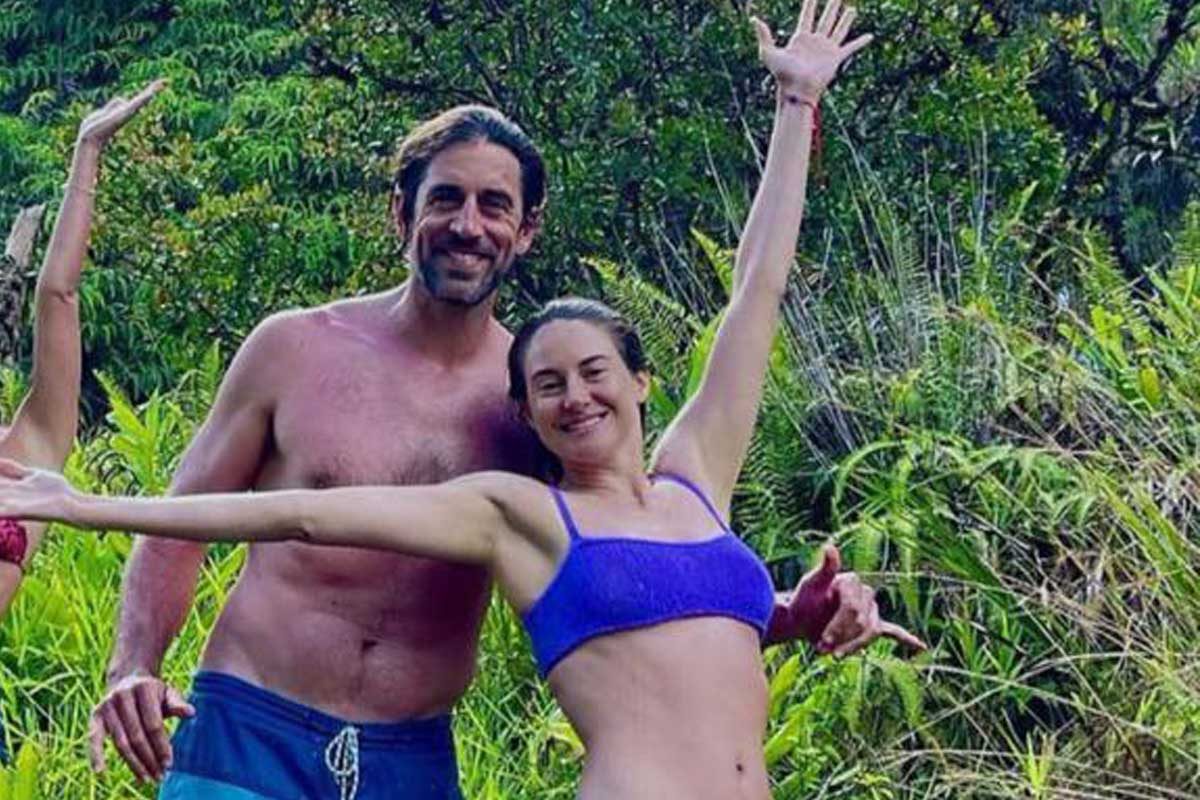 Shailene Woodley y Aaron Rodgers son captados muy cariñosos (otra vez)