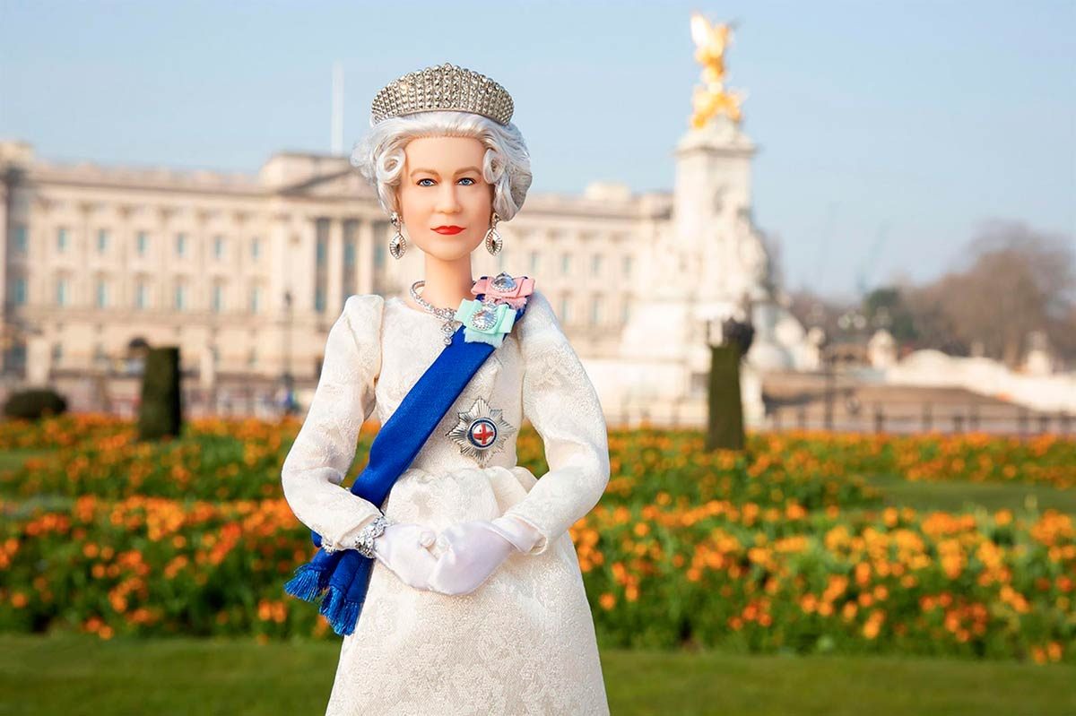 Barbie Reina Isabel II