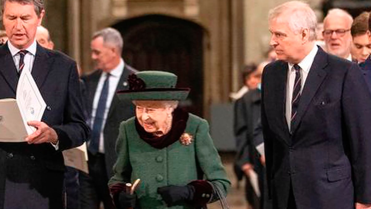 Isabel II no quería ser captada con el príncipe Andrés y el fotógrafo real desobedeció, ¿por?