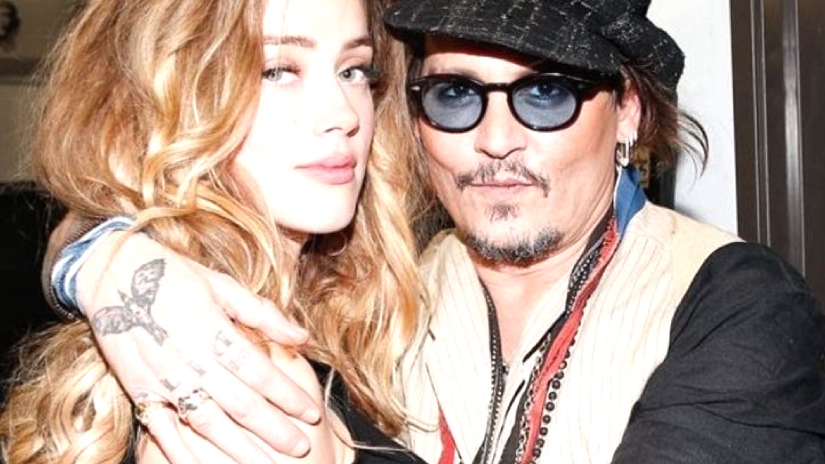 Amber Heard ‘mete la pata’ al final del juicio contra Johnny Depp y acepta su culpabilidad
