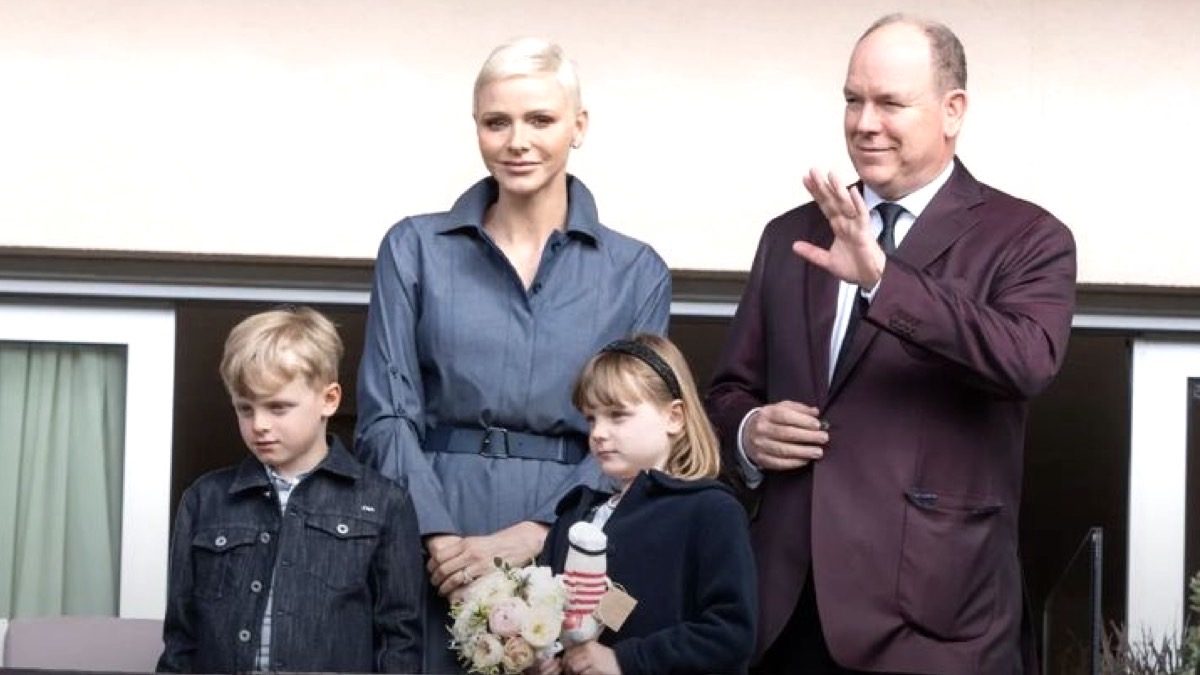 'Los mellizos, Jacques y Gabrielle, son todavía muy pequeños para asistir a un evento de tal importancia', comentó el príncipe Alberto a la revista 'People'. 
