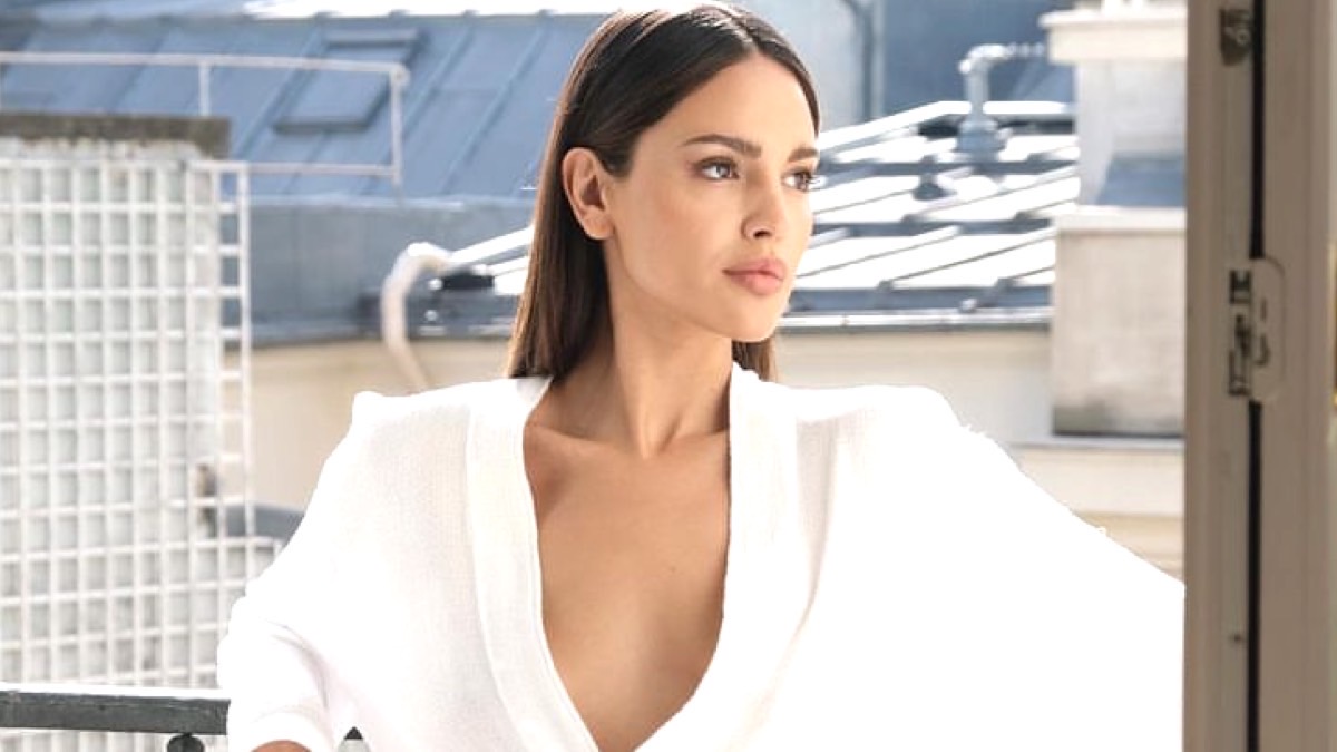 Fuente asegura que Eiza González “está  emocionada” por su relación con Jason Momoa