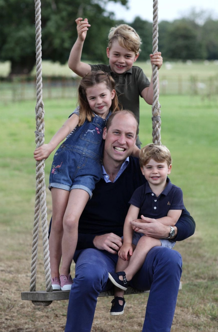 El príncipe William con sus hijos