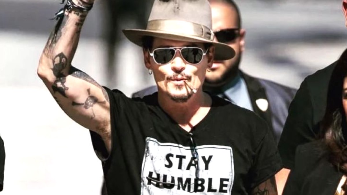 Johnny Depp se va de gira mientras el jurado delibera