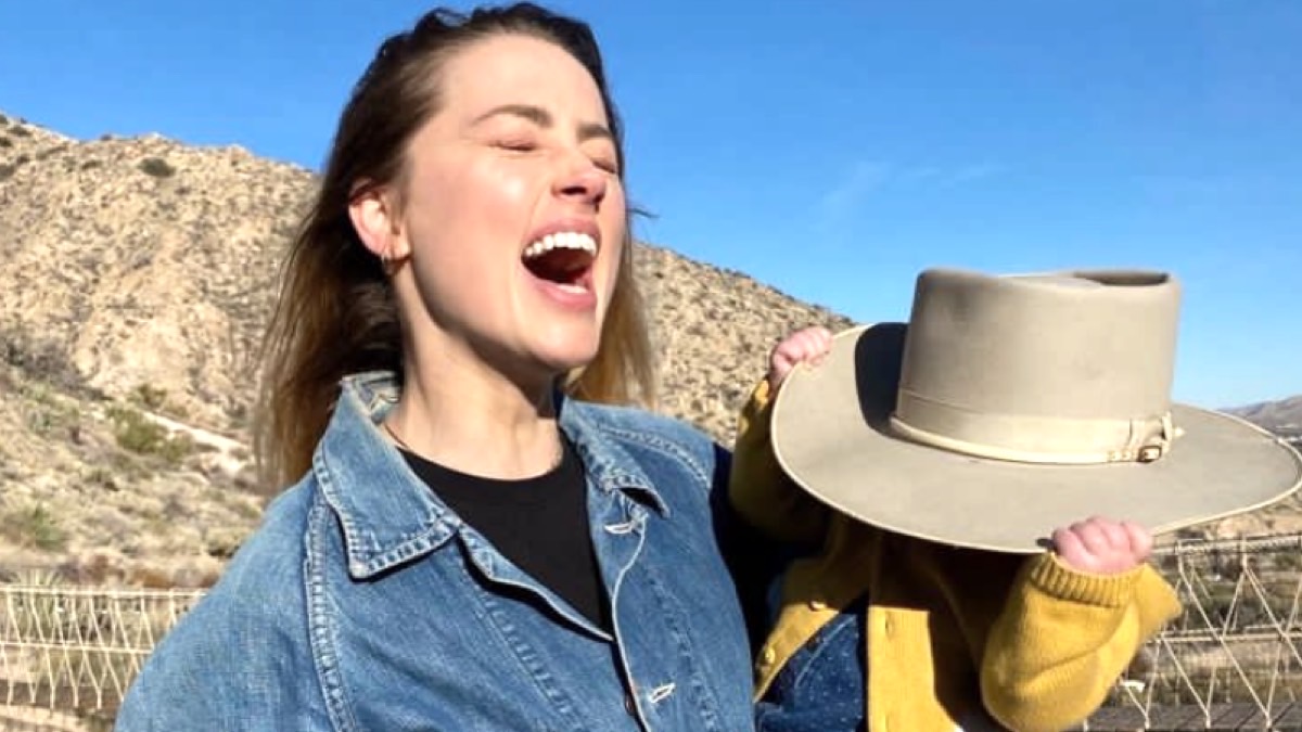 Después de perder el juicio contra Johnny Depp, Amber Heard se aísla en esta espectacular casa de Yucca Valley