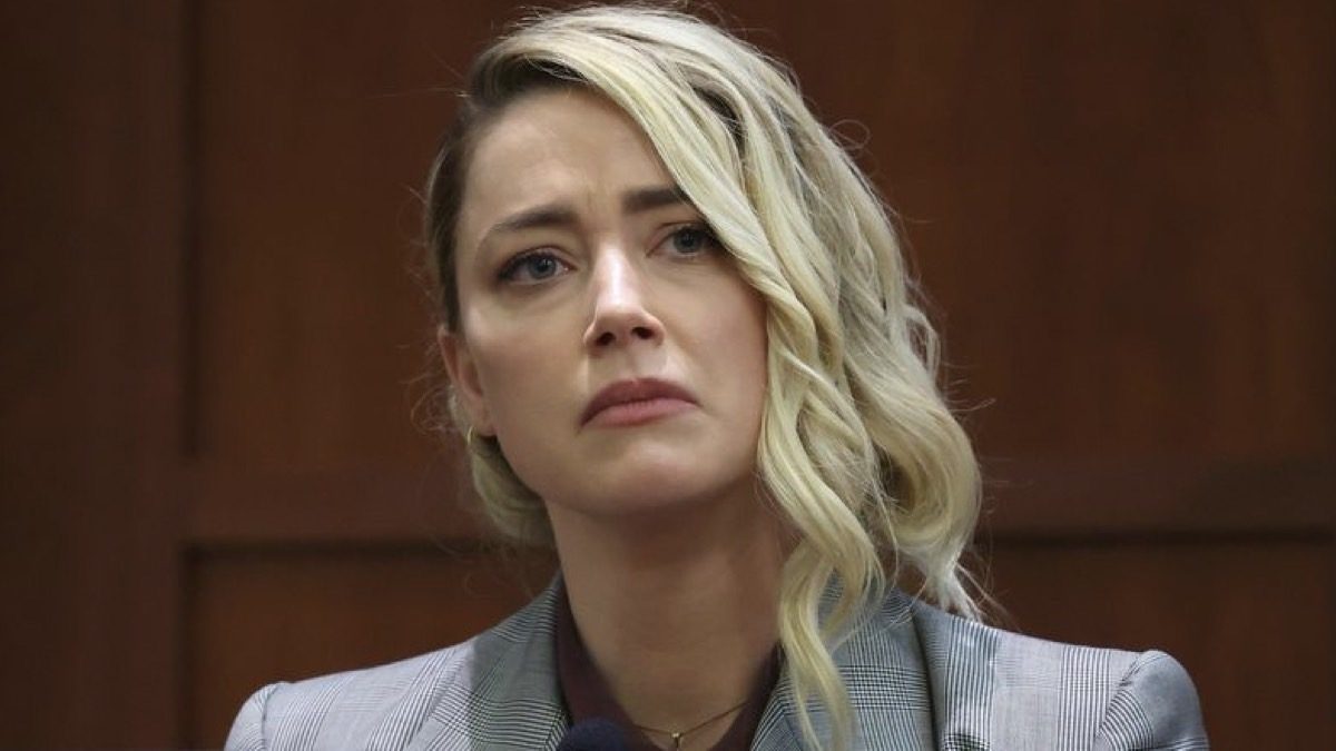 La reputación de Amber Heard se vio tan afectada tras el juicio, que la actriz decidió cambiar de vida de manera radical y empezar de cero en otro continente. 