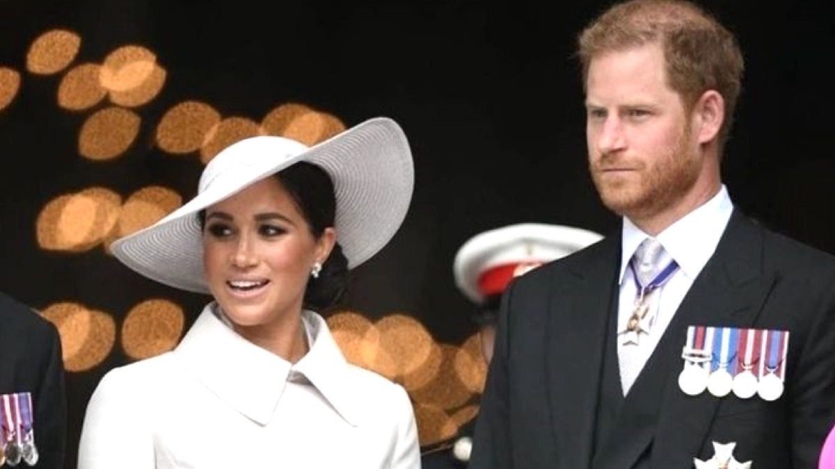 Entre abucheos y aplausos, así reciben los ingleses a Meghan y Harry en su primer evento real tras Megxit