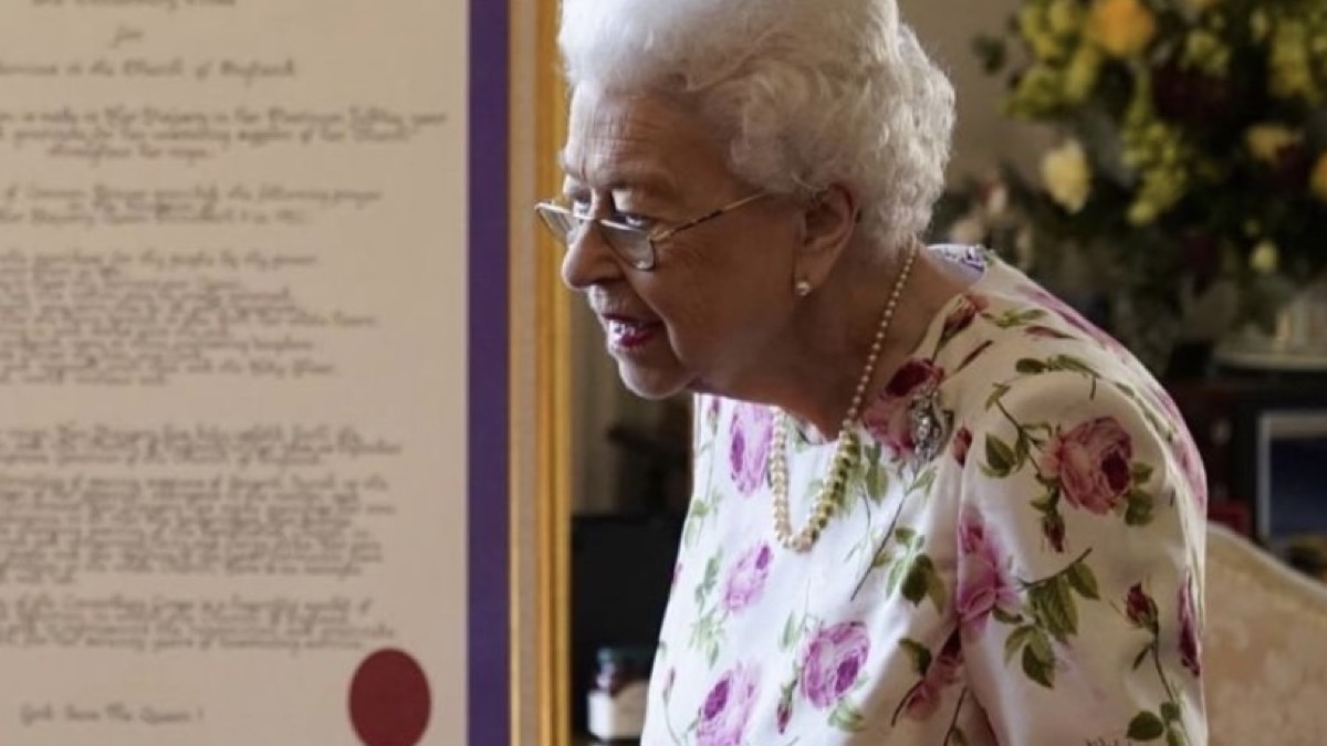Fotos de la primera aparición de Isabel II tras Jubileo generan gran preocupación