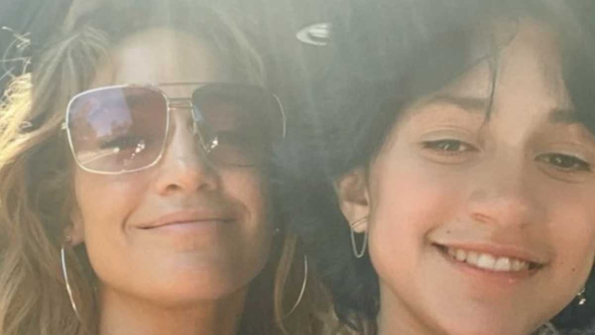 El momento en el que JLo presenta a su hija Emme como no binario durante concierto