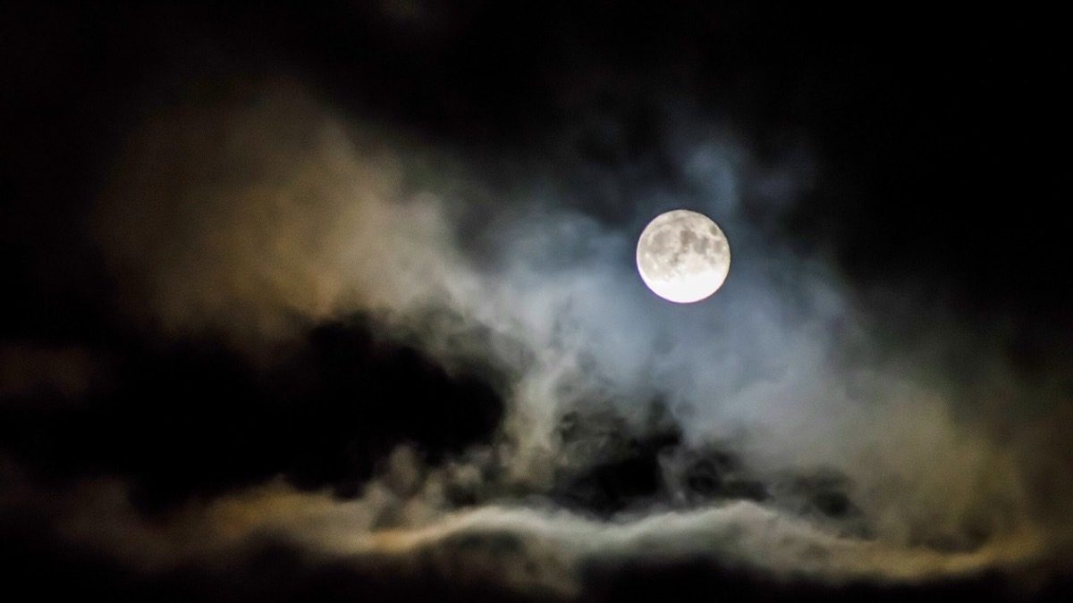 ¿Listo para la Luna llena de fresa? Te compartimos un poderoso ritual