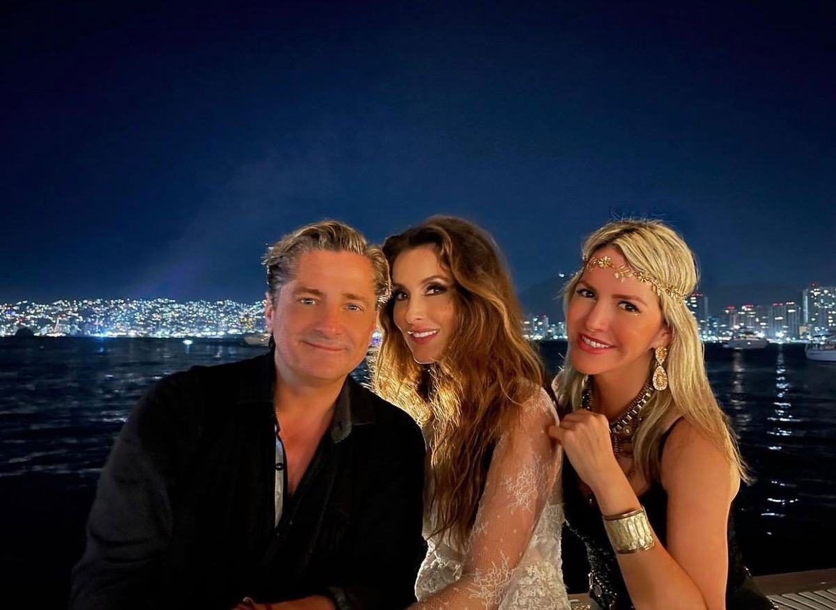 Mariana Otero, Paloma Cuevas, Alejandro Basteri en Acapulco.