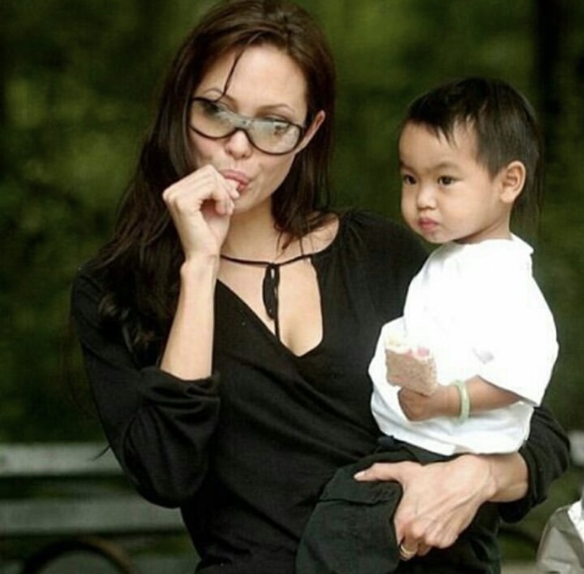 Angelina Jolie con Maddox, su primer hijo adoptivo